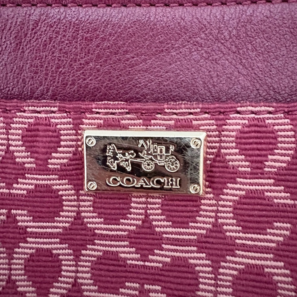 Coach Signature Crossbody - Picture 2 of 4